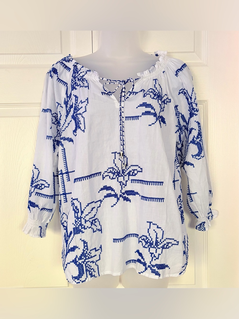 Nimo With Love Top Blouse Embroidered Tunic style White Blue Floral size XS